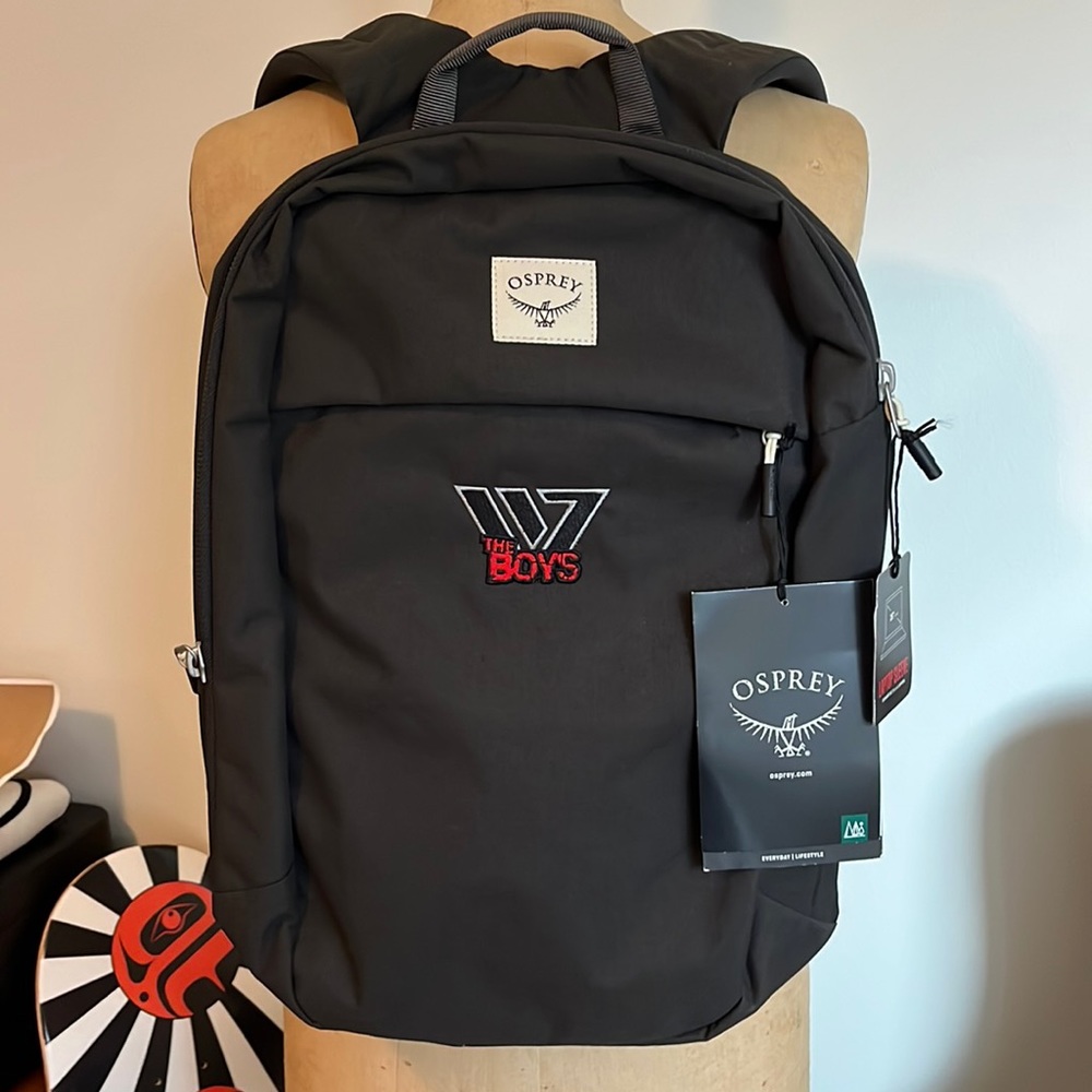 Brand new with tags Custom Osprey X Boys backpack. Perfect condition.